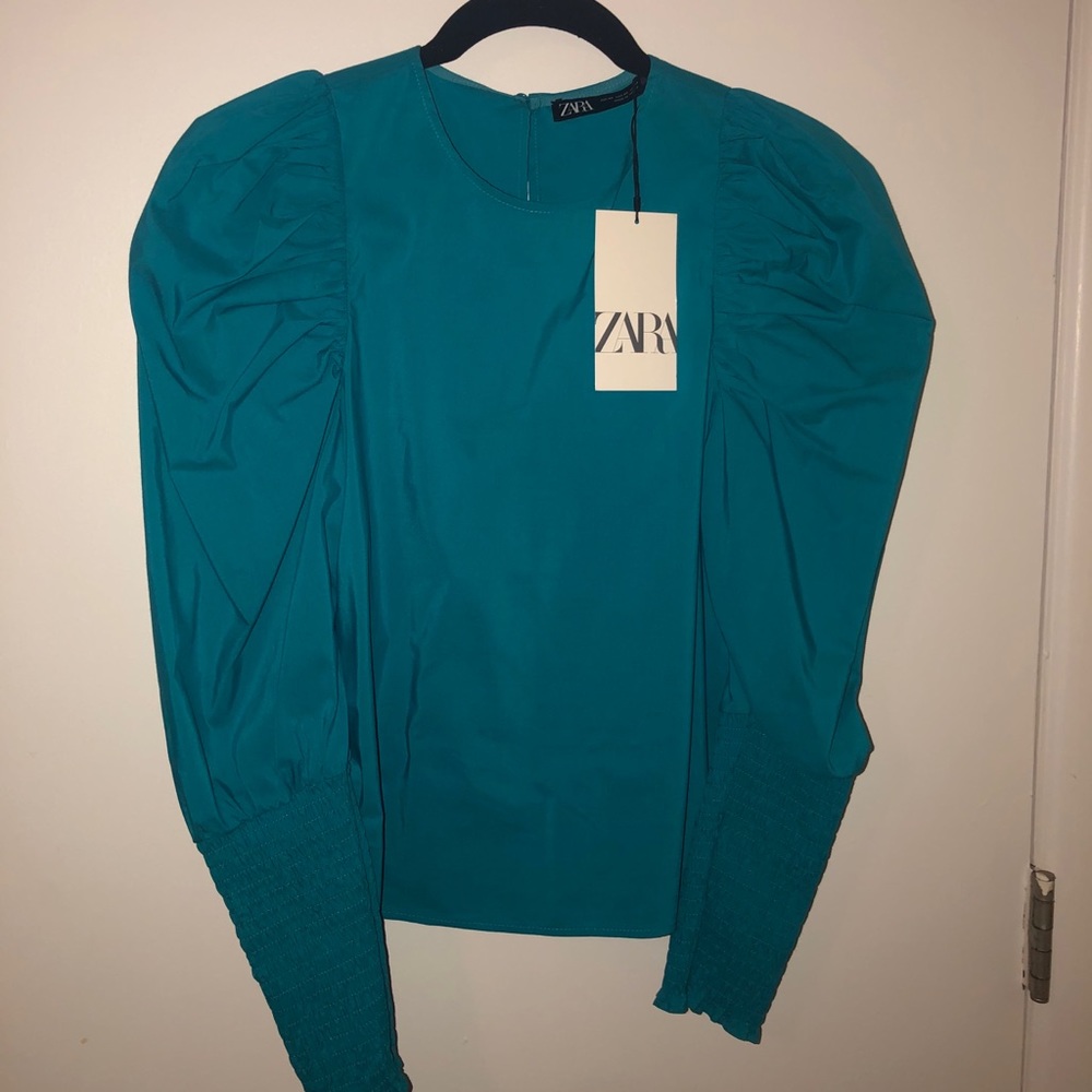 BNWT ZARA Puff Sleeve Top
